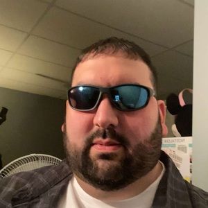 Meet your Posher, Dennis